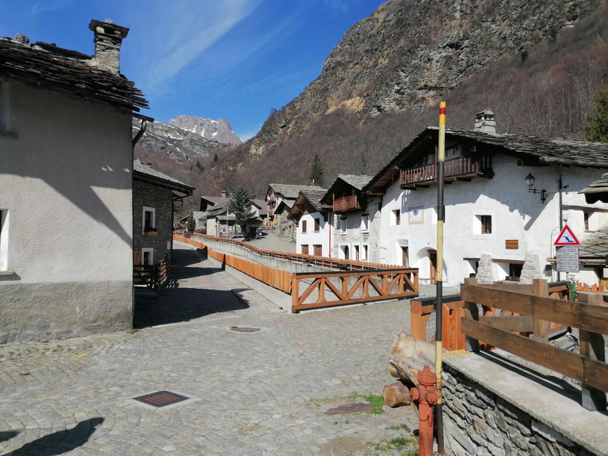Ca Ad Me Pare Alloggio Con Terrazza Panoramica มอนเชนิซิโอ ภายนอก รูปภาพ